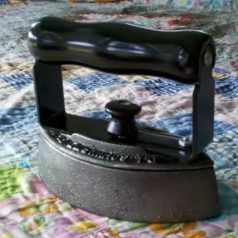 D.L. Schwartz Manual Iron, Non-Electric Sad Iron Kit with 2 Bases and 1 Handle