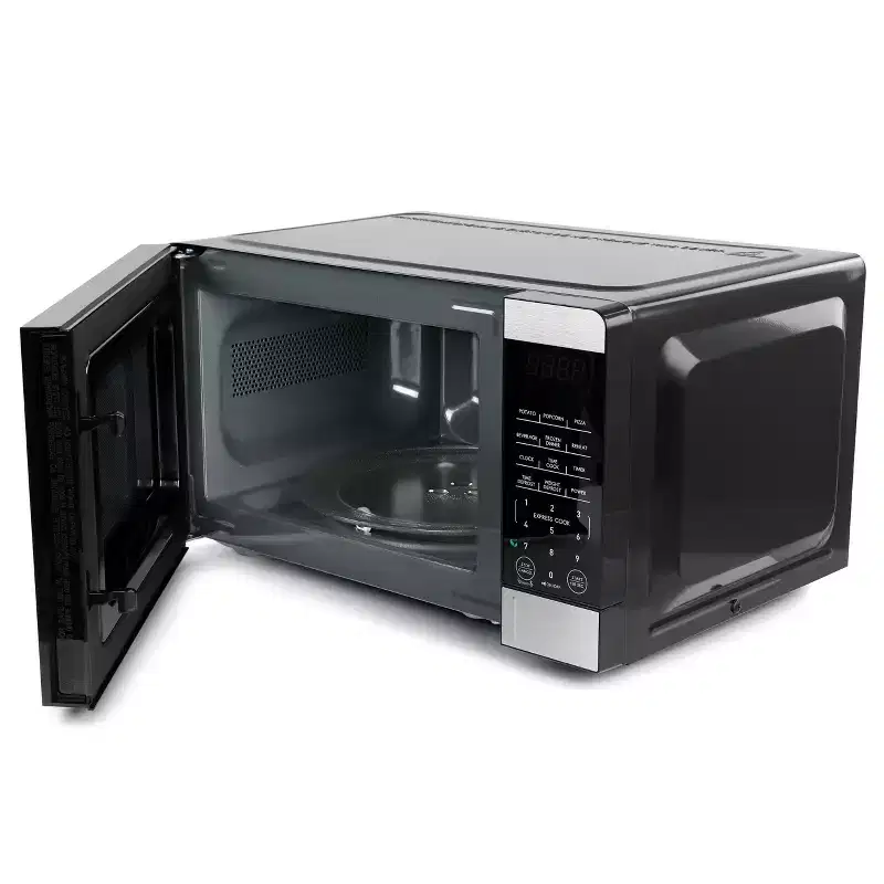 Galanz 0.7 Cu. Ft. 700 Watt Countertop Microwave Oven in Silver