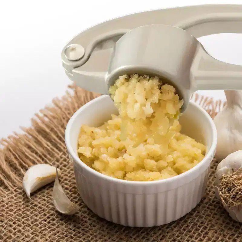 Cheer Collection Heavy Duty and Easy to Squeeze Garlic Crusher