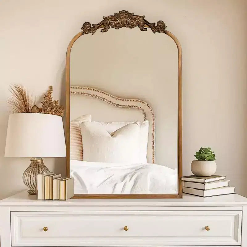 Gold Vintage Wall Mirror with Ornate Baroque Frame - Arched Antique Design for Elegant Decoration
