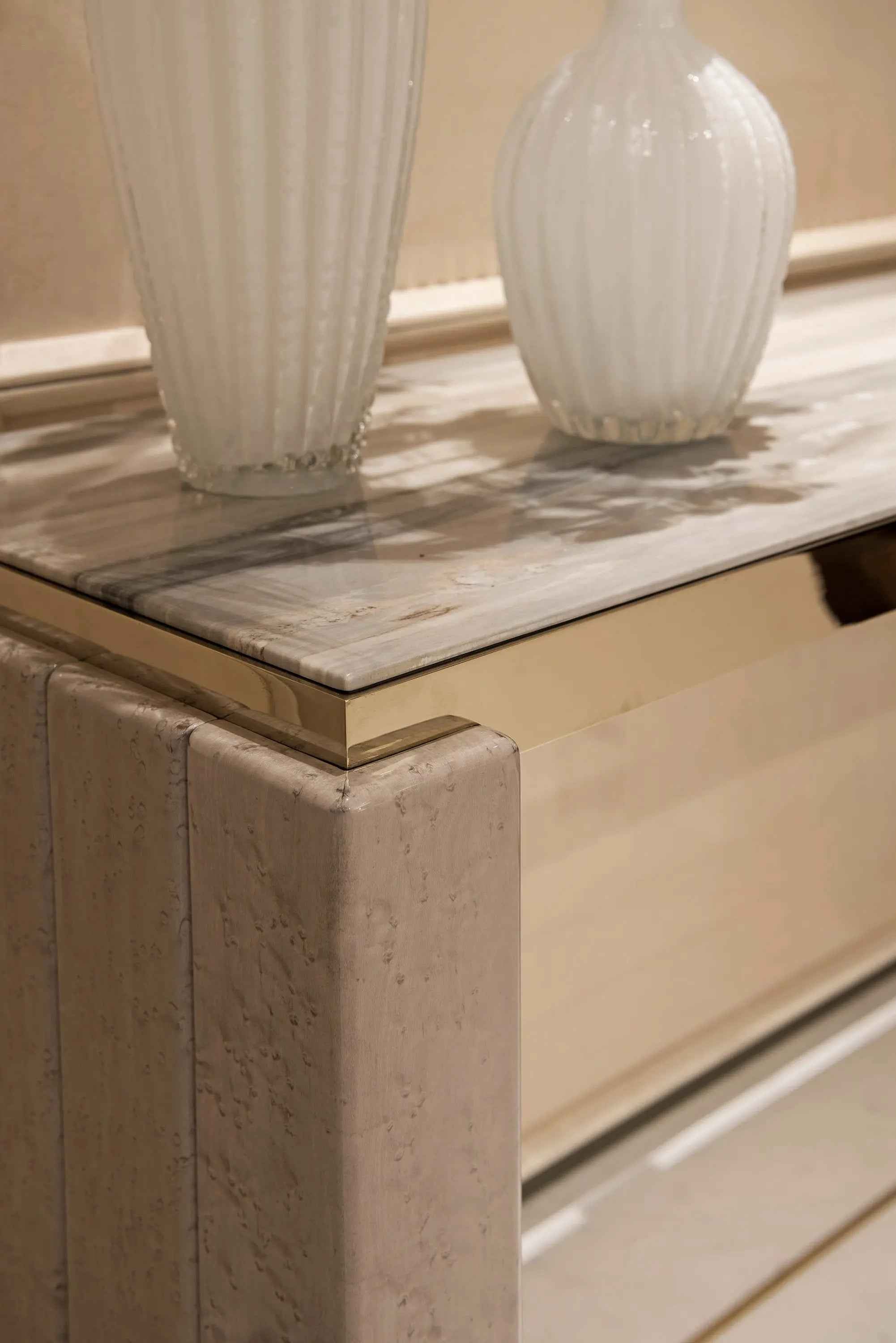 Elegant Foyer Essentials - Elevate Your Entryway W012H8 Bentley style Porch control desk��Console
